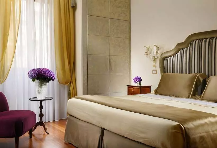 Classic Room, Forum