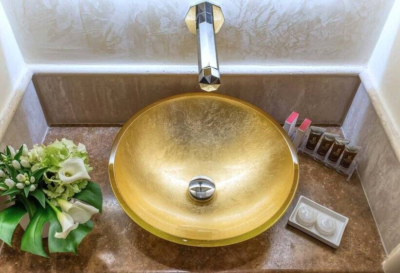 Camera Standard Individuale, Forum