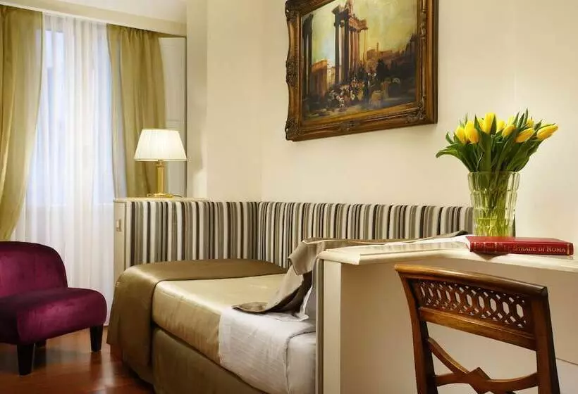 Standard Single Room, Forum
