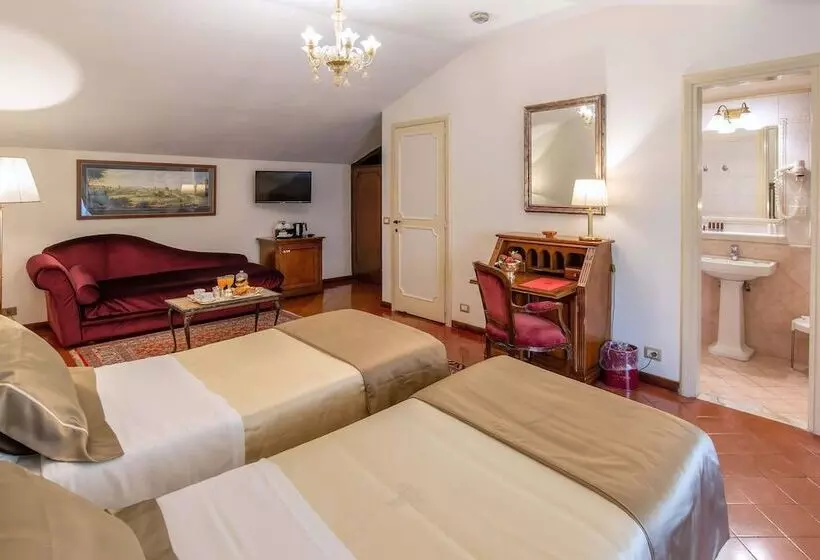 Standard Triple Room, Forum