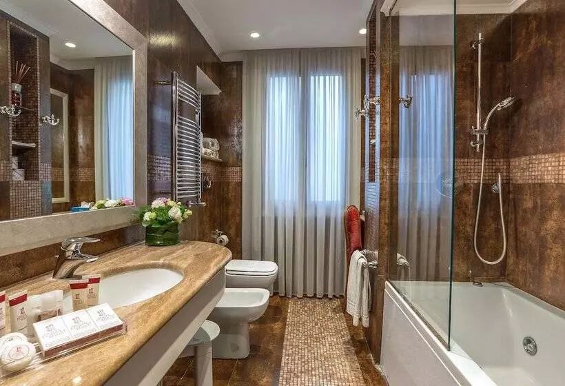 Suite Junior, Forum
