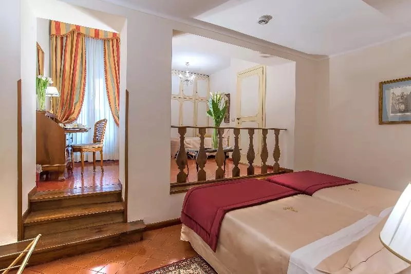 Standard Triple Room, Forum