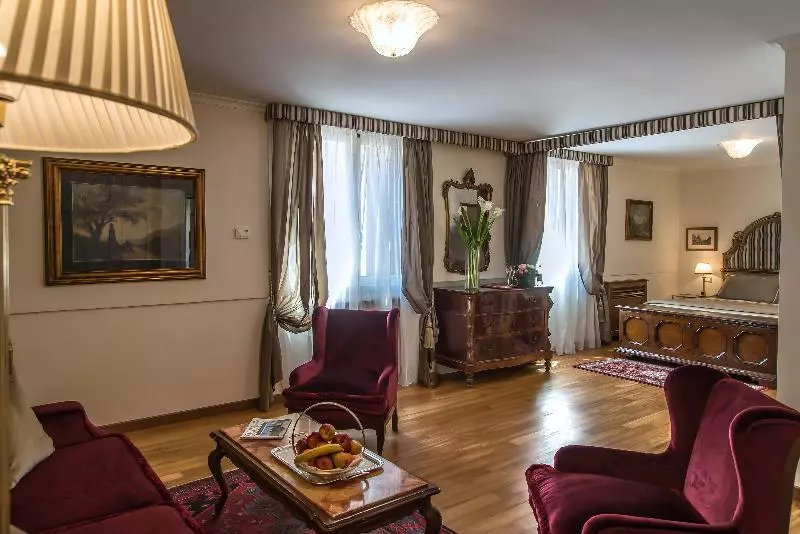 Family Room, Forum