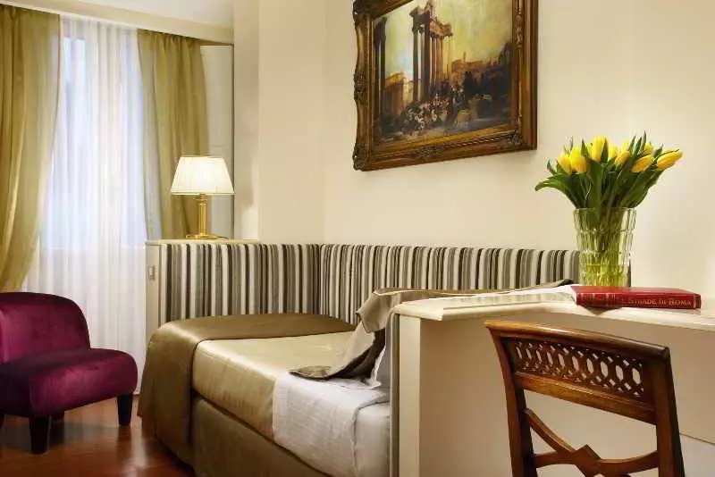 Standard Single Room, Forum