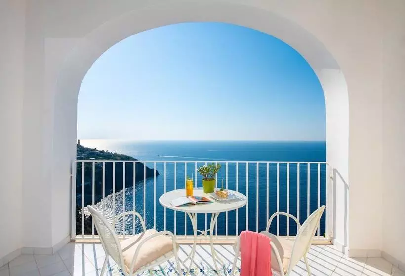 バルコニーつきオーシャンビュースーペリアルーム, Grand Hotel Tritone