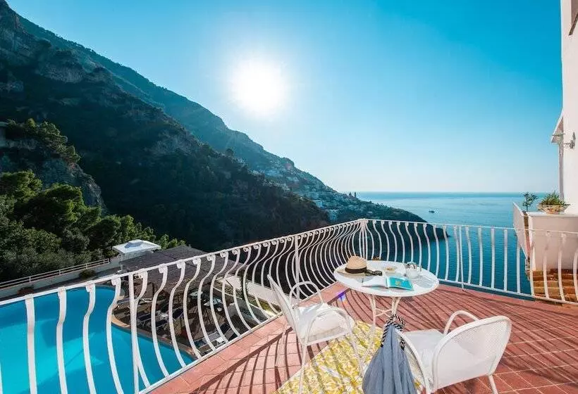 سوییت با چشمانداز دریا, Grand Hotel Tritone
