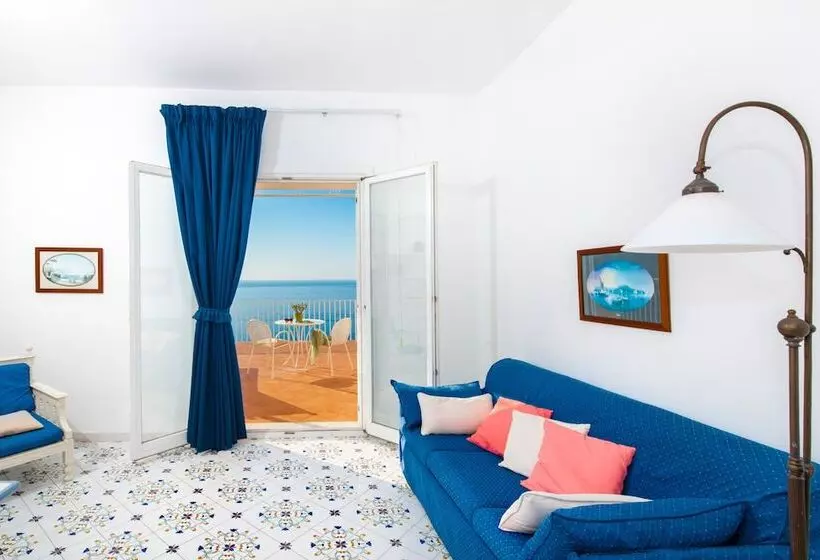سوییت با چشمانداز دریا, Grand Hotel Tritone
