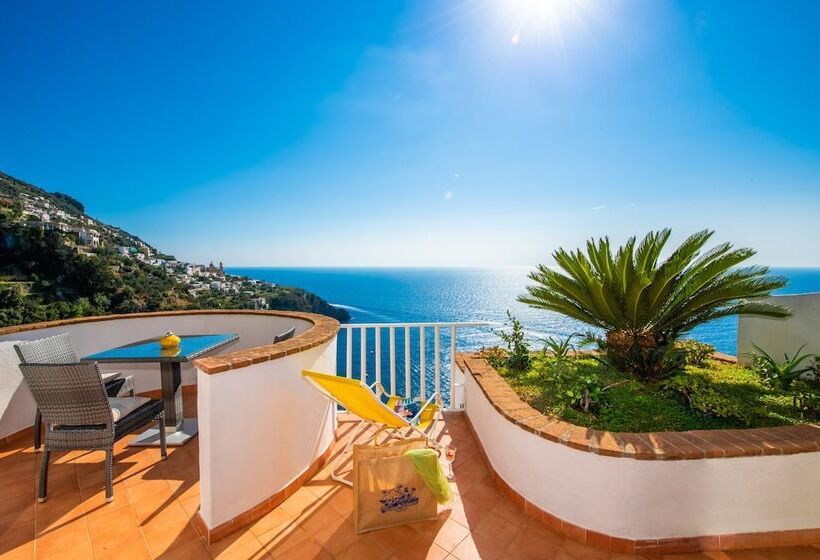 Четырехместный Номер Deluxe, Grand Hotel Tritone