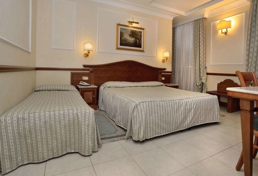 חדר סטנדרט לשלושה, Hiberia