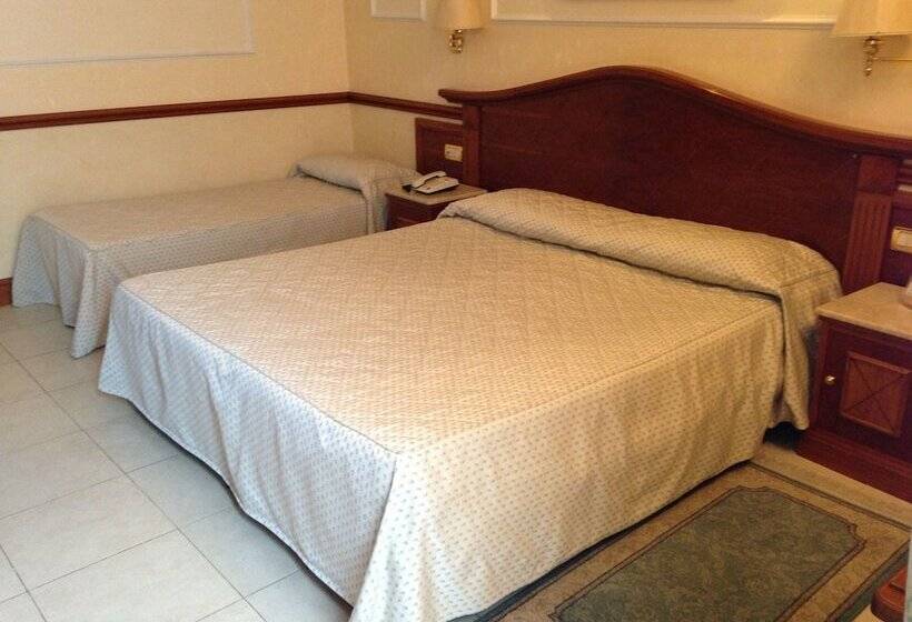 חדר סטנדרט לשלושה, Hiberia