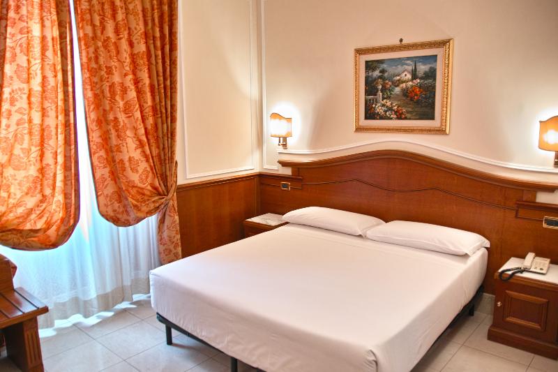 غرفة قياسية ثلاثية, Hiberia