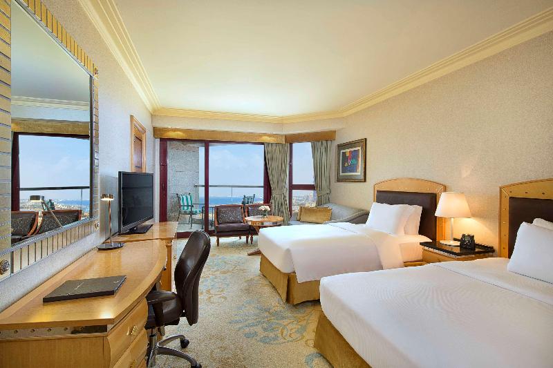 חדר סטנדרט לשלושה, Hiberia