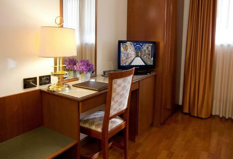 Quarto Estandar Individual, Marconi