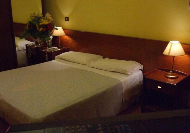 이코노미 룸, Mediterraneo