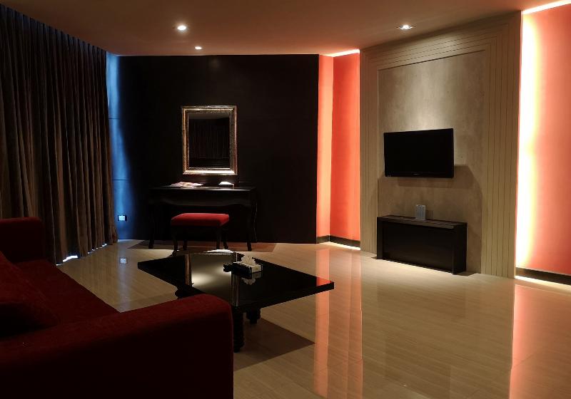 이코노미 룸, Mediterraneo