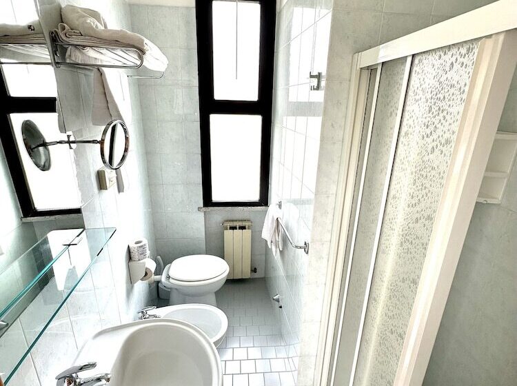 اتاق اکونومی, Metropole