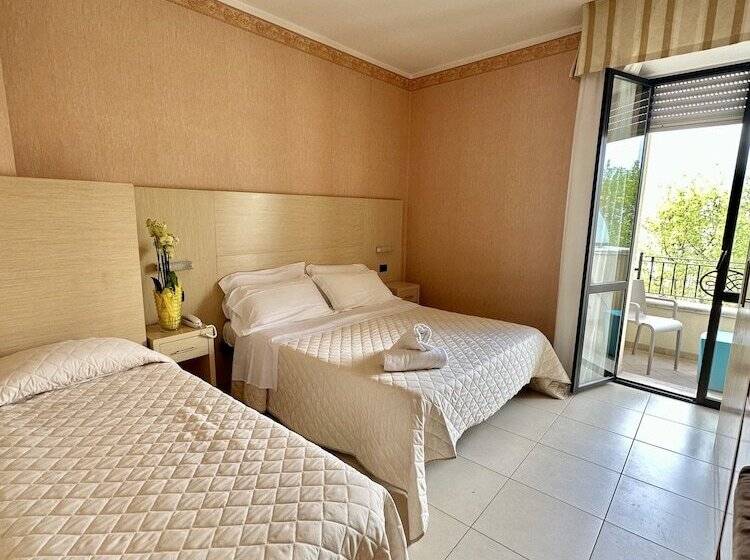 اتاق استاندارد سه نفره, Metropole