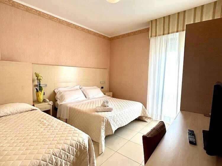 اتاق استاندارد چهار تخته, Metropole