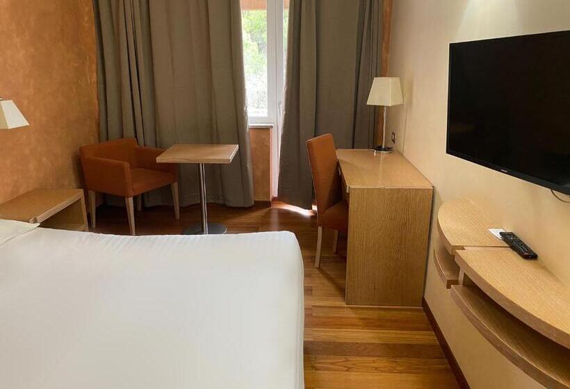 キングサイズベッドのスタンダードルーム, Palace Del Conero