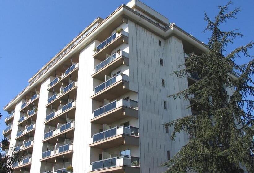 اتاق راحتی, Pineta Palace