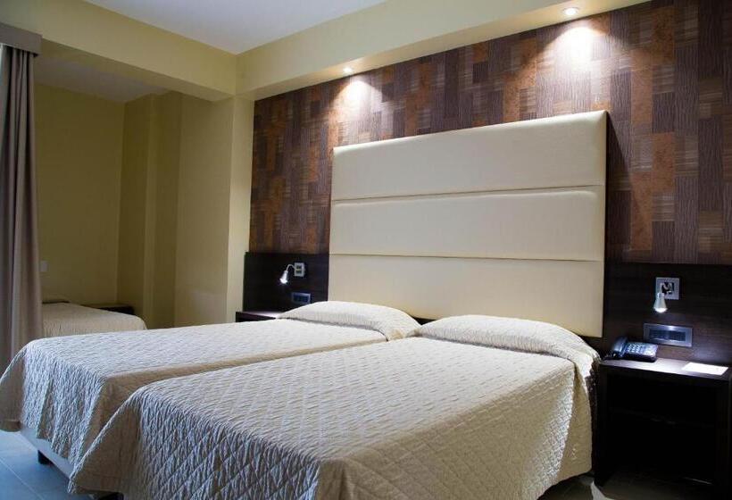 اتاق راحتی سه تخته, Pineta Palace