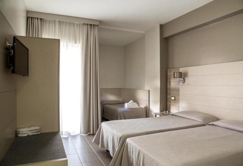 اتاق راحتی سه تخته, Pineta Palace