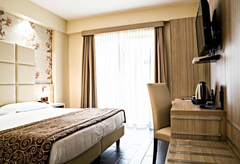 اتاق استاندارد با تخت بزرگ, Pineta Palace