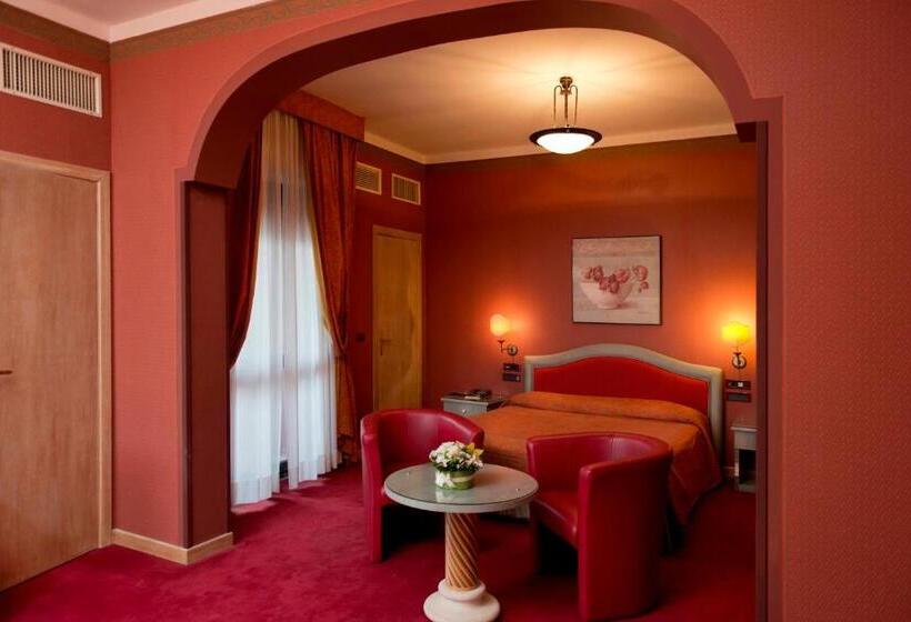 Полулюкс Вид на Море, Promenade