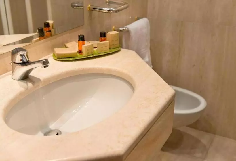 اتاق استاندارد چهار تخته, Promenade