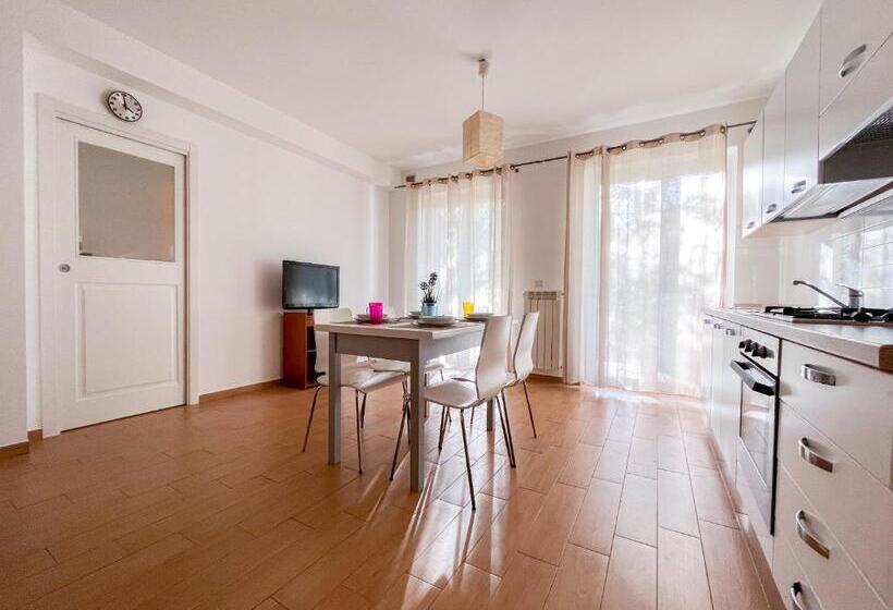 آپارتمان 1 خوابه با چشم‌انداز باغ, Homiday   Residence K2
