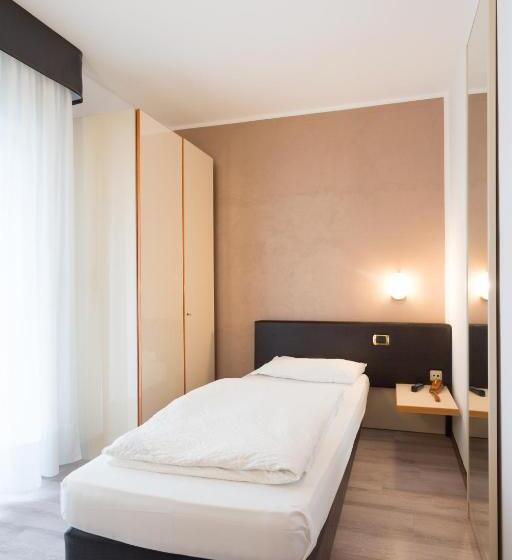 标准单人间, Rudy