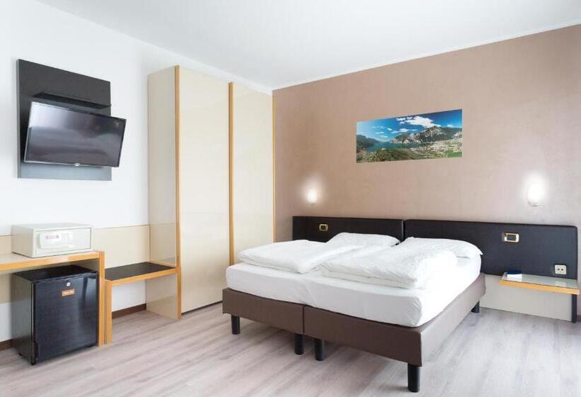 Comfort room with balcony, Rudy