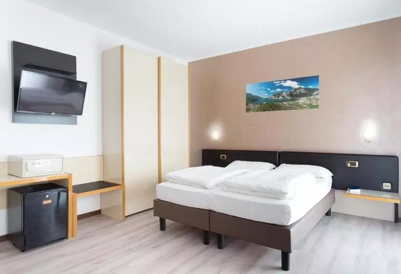 Comfort room with balcony, Rudy