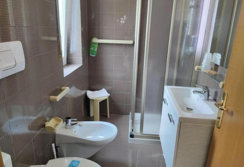 Четырехместный Номер Стандарт с Балконом, Rudy