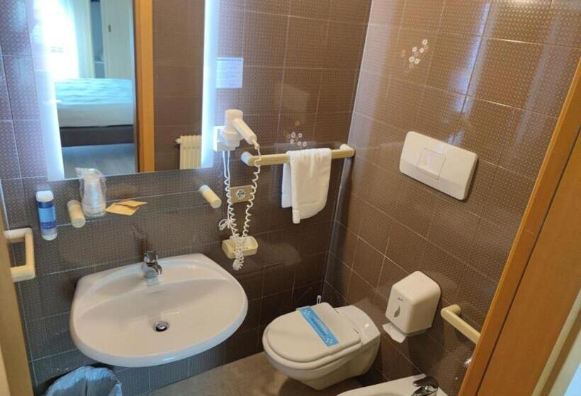 Номер Economy, Rudy