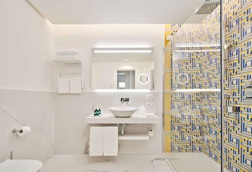 اتاق لوکس با چشمانداز دریا, De Bonart Naples Curio Collection By Hilton