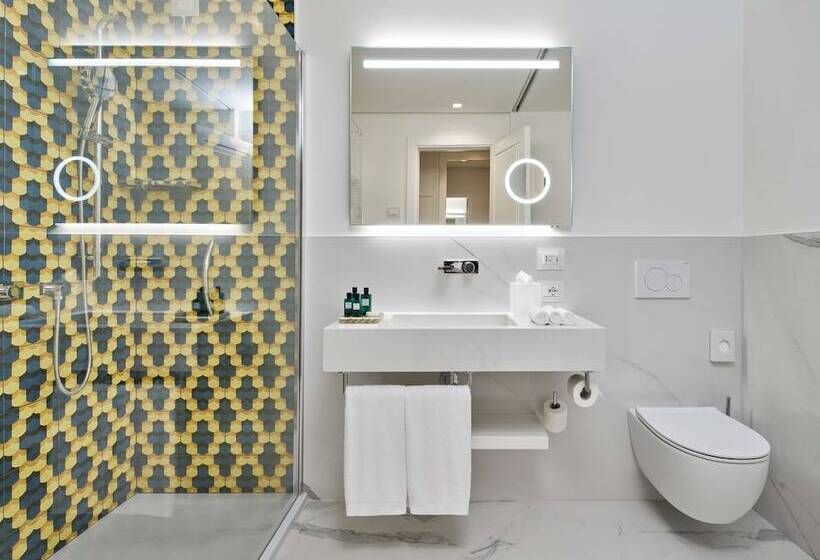 اتاق لوکس با چشمانداز دریا, De Bonart Naples Curio Collection By Hilton