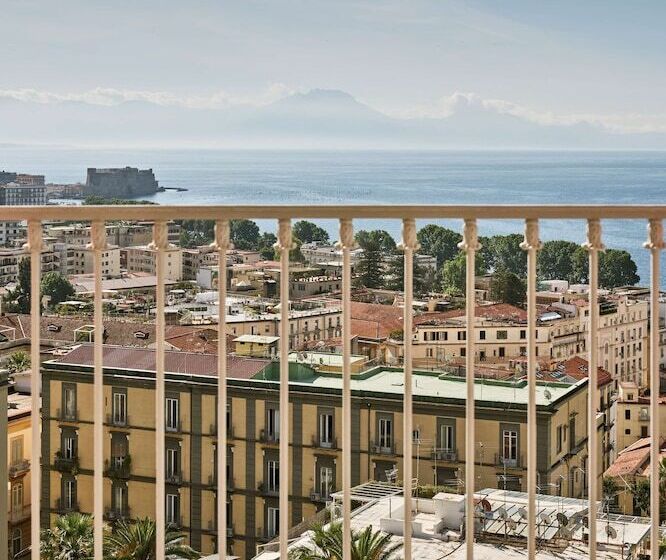 اتاق لوکس با چشمانداز دریا, De Bonart Naples Curio Collection By Hilton