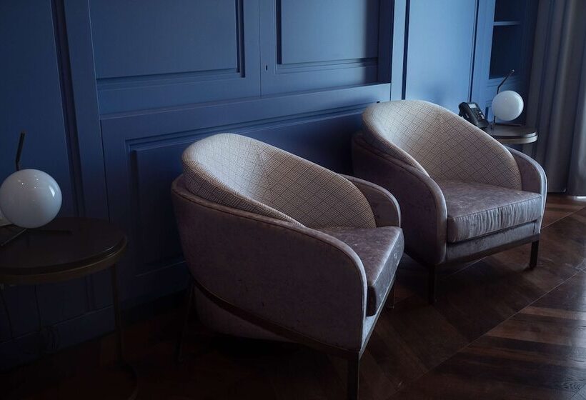اتاق لوکس با چشم‌انداز دریا, De Bonart Naples   Curio Collection By Hilton
