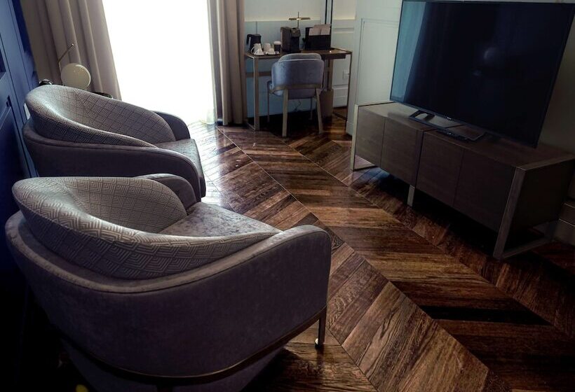 اتاق لوکس با چشمانداز دریا, De Bonart Naples Curio Collection By Hilton