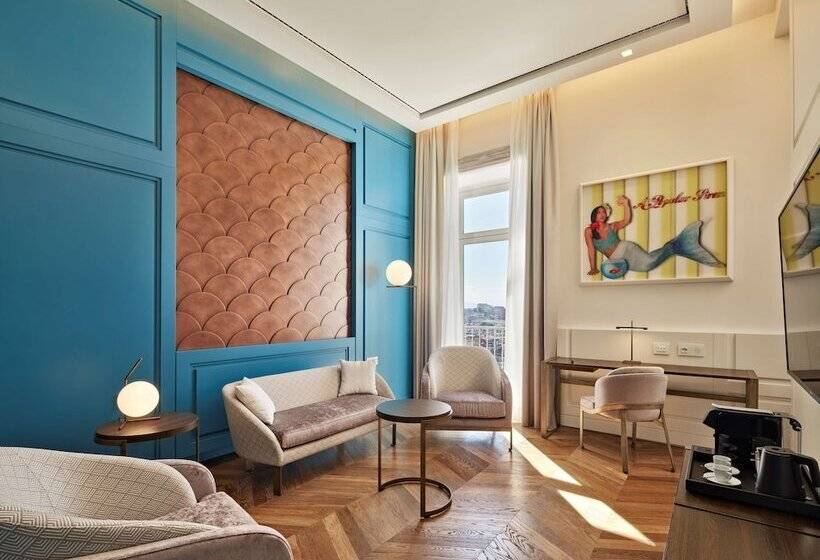 اتاق لوکس با چشمانداز دریا, De Bonart Naples Curio Collection By Hilton