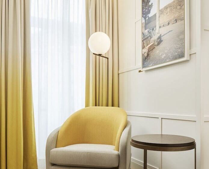 اتاق سوپریور با چشمانداز دریا, De Bonart Naples Curio Collection By Hilton