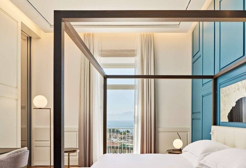 اتاق لوکس با چشمانداز دریا, De Bonart Naples Curio Collection By Hilton