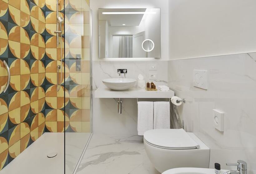 اتاق لوکس با چشمانداز دریا, De Bonart Naples Curio Collection By Hilton