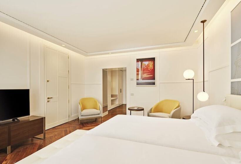 اتاق لوکس با چشم‌انداز دریا, De Bonart Naples   Curio Collection By Hilton