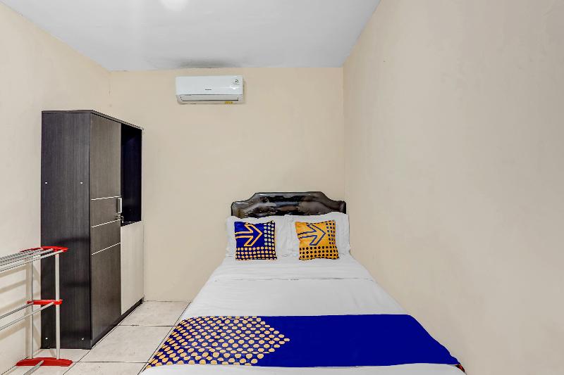 سوئیت جونیور با تخت بزرگ, De Bonart Naples Curio Collection By Hilton