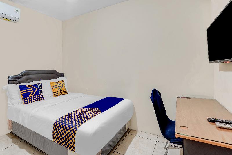 سوئیت جونیور با تخت بزرگ, De Bonart Naples Curio Collection By Hilton