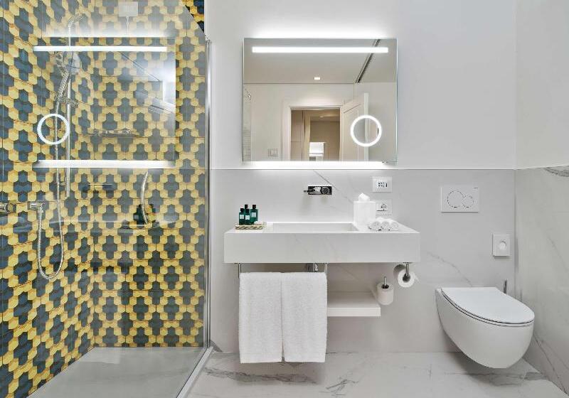 اتاق لوکس با چشمانداز دریا, De Bonart Naples Curio Collection By Hilton