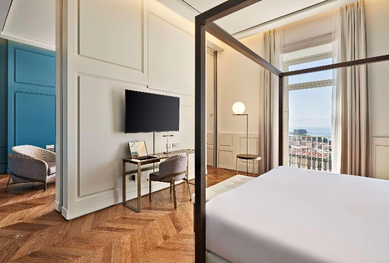 اتاق لوکس با چشمانداز دریا, De Bonart Naples Curio Collection By Hilton
