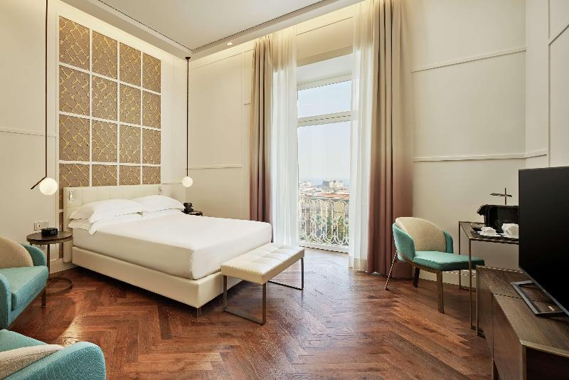 اتاق لوکس با چشمانداز دریا, De Bonart Naples Curio Collection By Hilton
